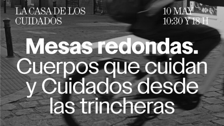 Mesa redonda en la casa encendida