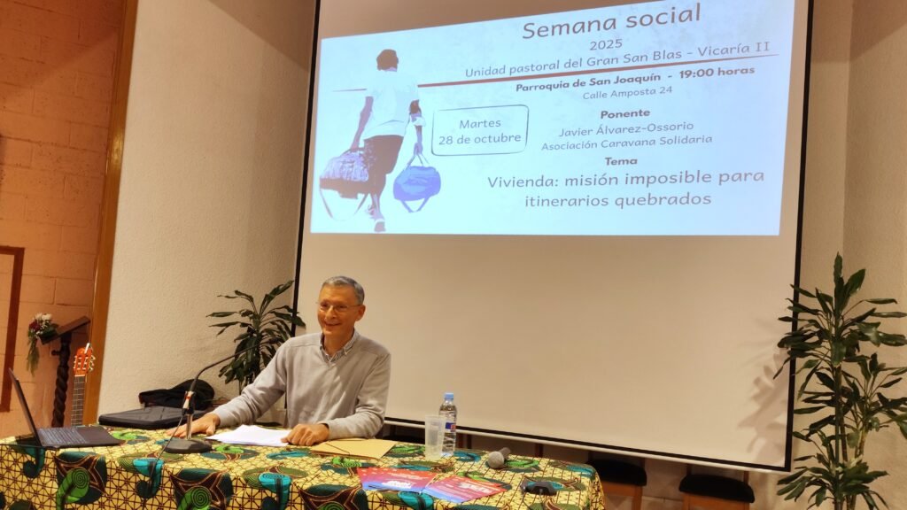 Javier dando la conferencia en San Joaquín