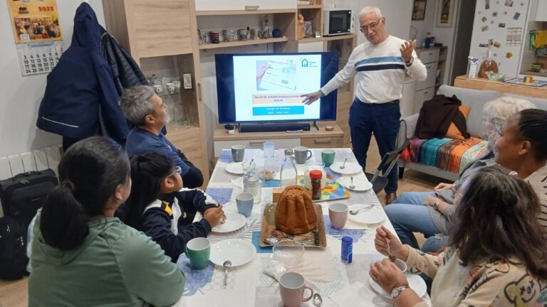 José Edreira da la sesión de Energía sin Fronteras