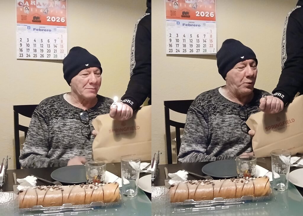 Manuel sopla velas en su cumpleaños