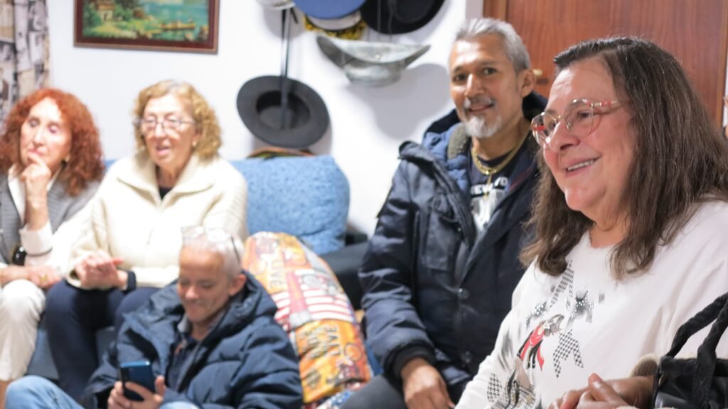 Isabel sigue la sesión