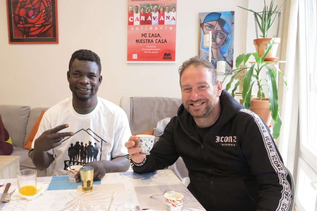 Pape y José con té