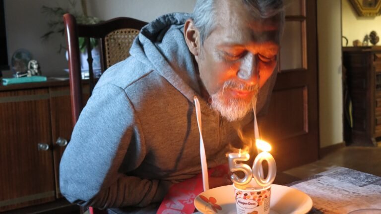 Edu sopla velas 50 años