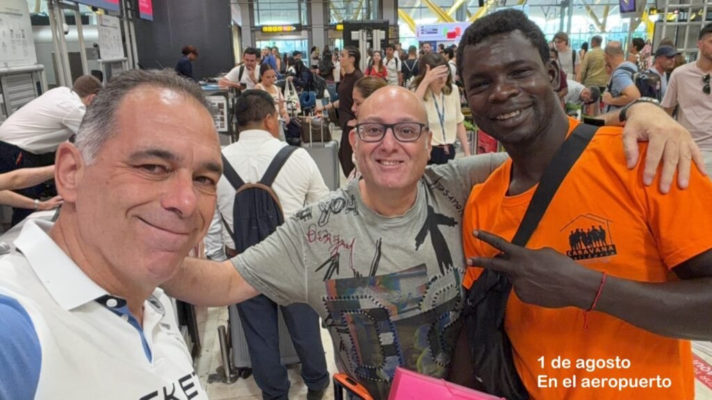 Pape en el aeropuerto con Mauri y Jesús